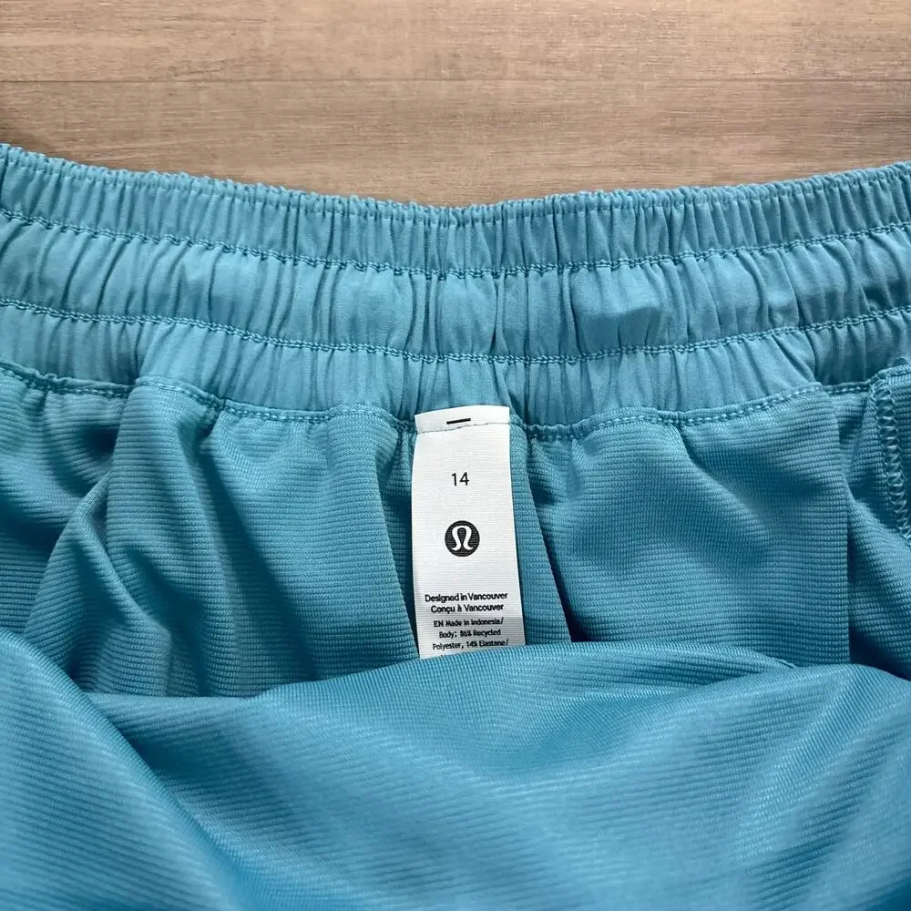 NWT Lululemon Hotty Hot Low-Rise Lined Short 2.5
